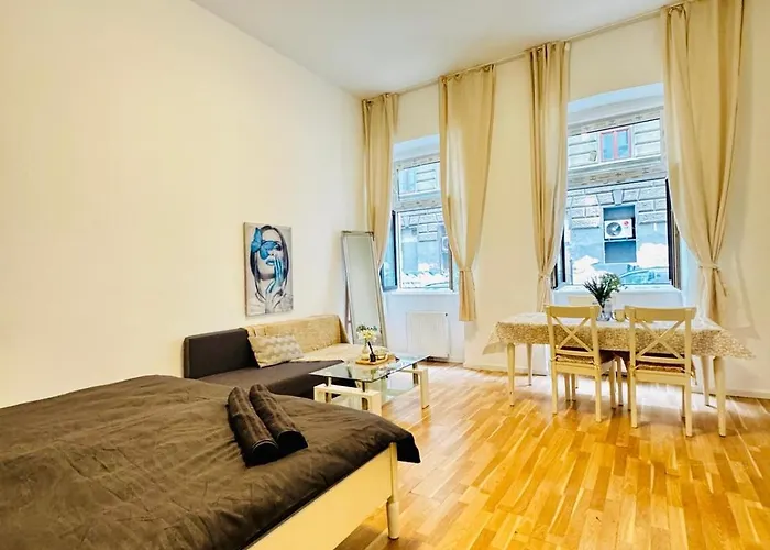 Cozy 15 Min From Rathausplatz Apartment *