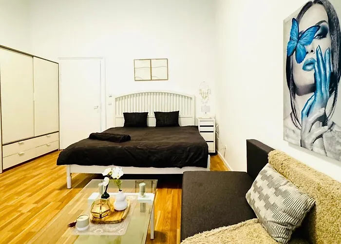 Cozy 15 Min From Rathausplatz Apartment *