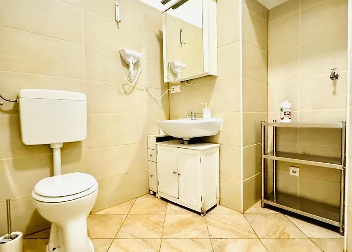 Cozy 15 Min From Rathausplatz Apartment